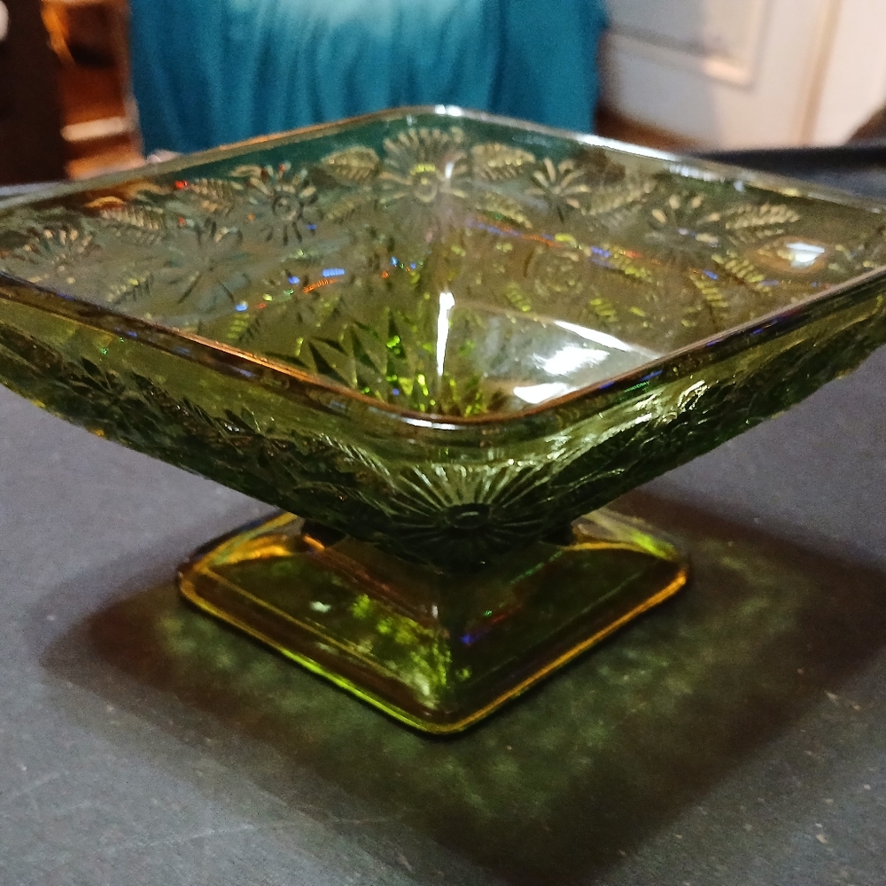 Vintage Indiana glass green diamond shaped candy dish.